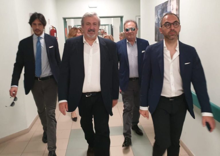 Il Governatore Emiliano in visita ad Universo Salute: “Qui per dirvi grazie”. Telesforo: “Il nostro impegno continua”