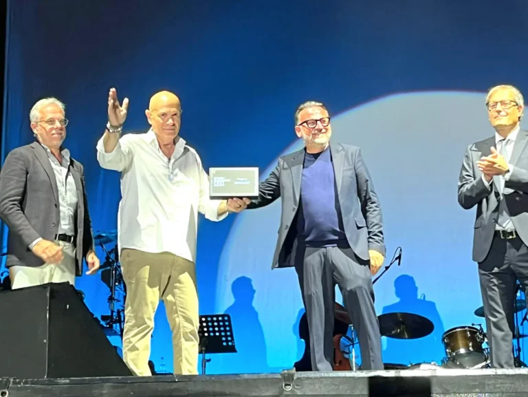 PREMIO A UNIVERSO SALUTE NELLA SERATA APOTEOSI DI MASSIMO RANIERI ALL’OPERA DON UVA