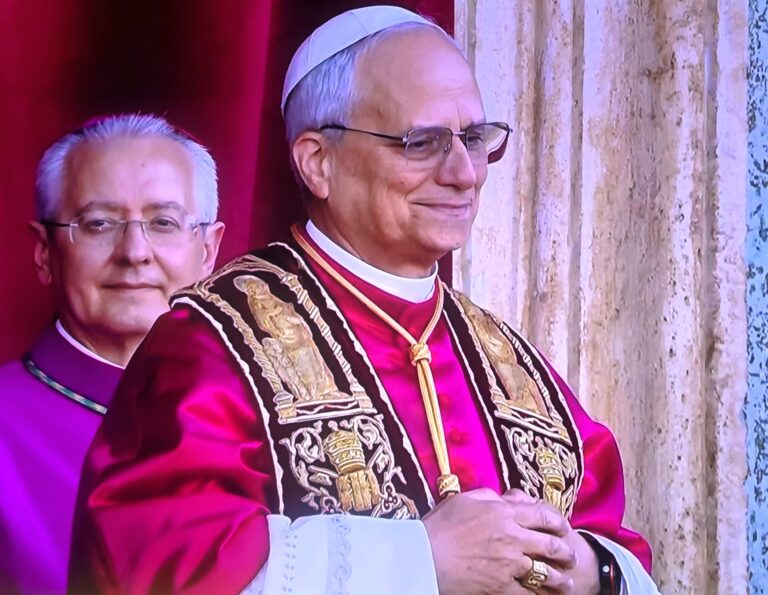 VATICANO, FUMATA BIANCA: IL PAPA E’ LEONE XIV, ROBERT FRANCIS PREVOST. IN FESTA LA COMUNITÀ DI DON UVA
