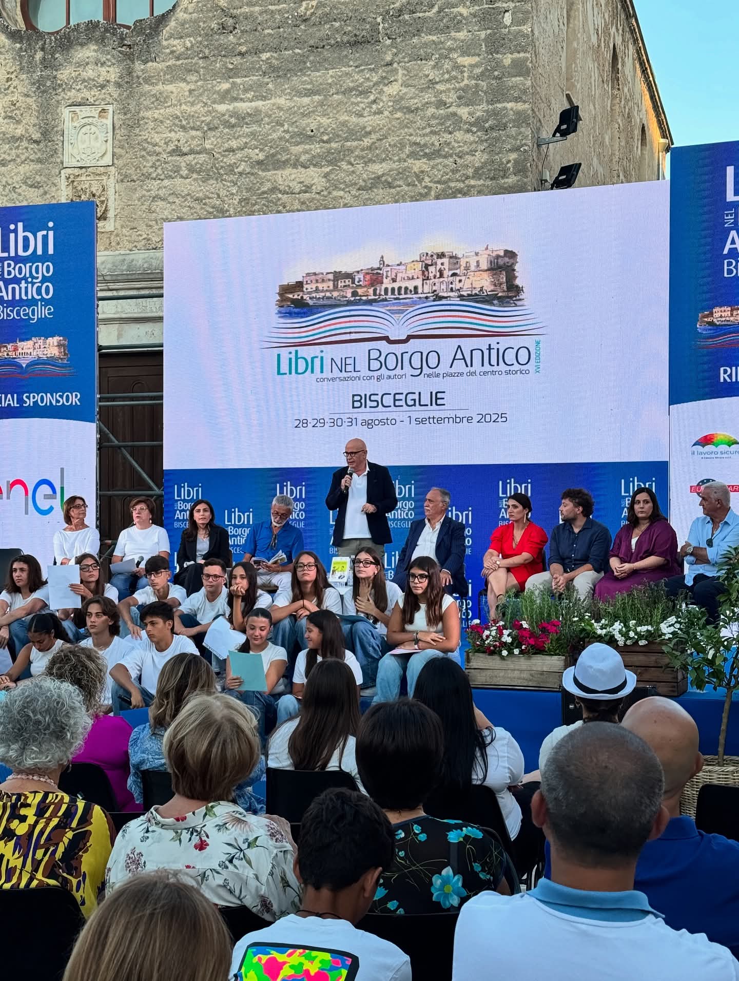 EMOZIONI ED APPLAUSI PER IL “TALK” DI UNIVERSO SALUTE A LIBRI NEL BORGO ANTICO