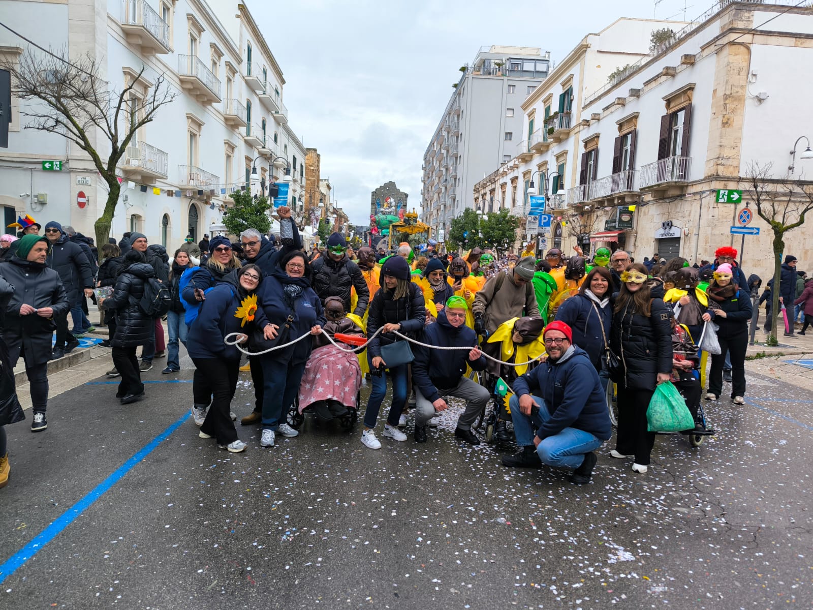 AL CARNEVALE DI PUTIGNANO 15 GIRASOLI, 15 STORIE DA UNIVERSO SALUTE